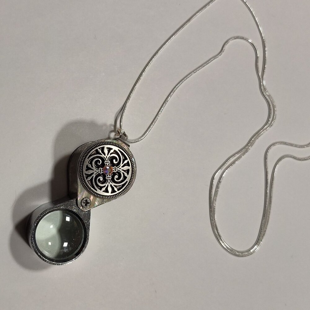 Magnifying Glass Mother of Pearl Fluer De Lis AB Crystal Loupe Pendant Necklace - Picture 4 of 9